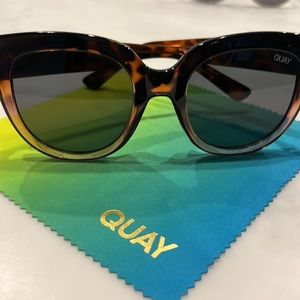 Quay “Limelight” square gradient brown tortoise and pink